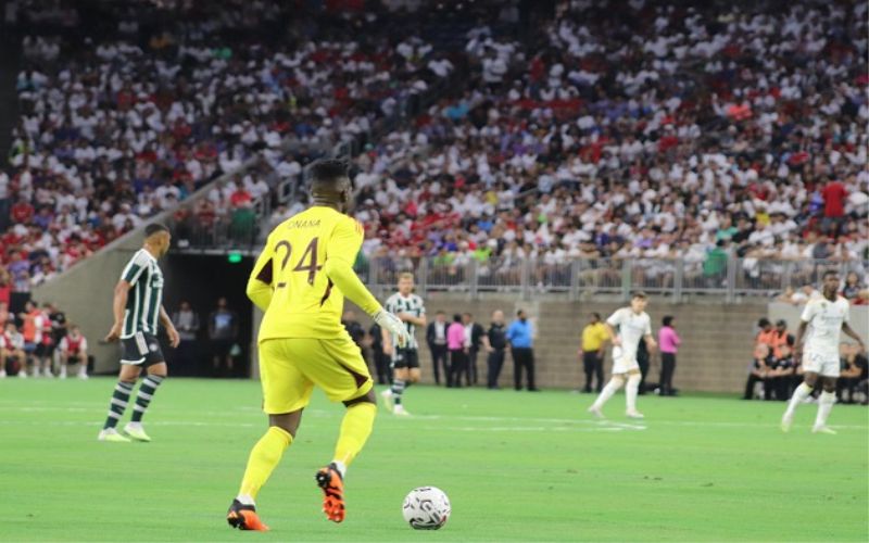 Andre Onana tự tin chơi chân trước các tiền đạo đối phương